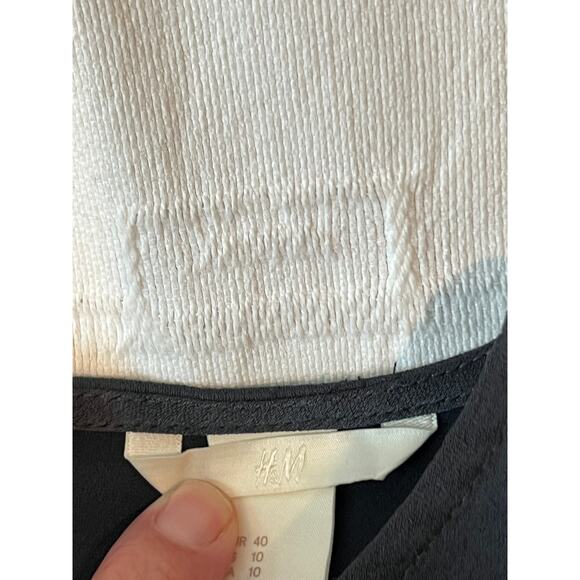 H&M Fancy Gray T-Shirt Womans 10 - Picture 4 of 4